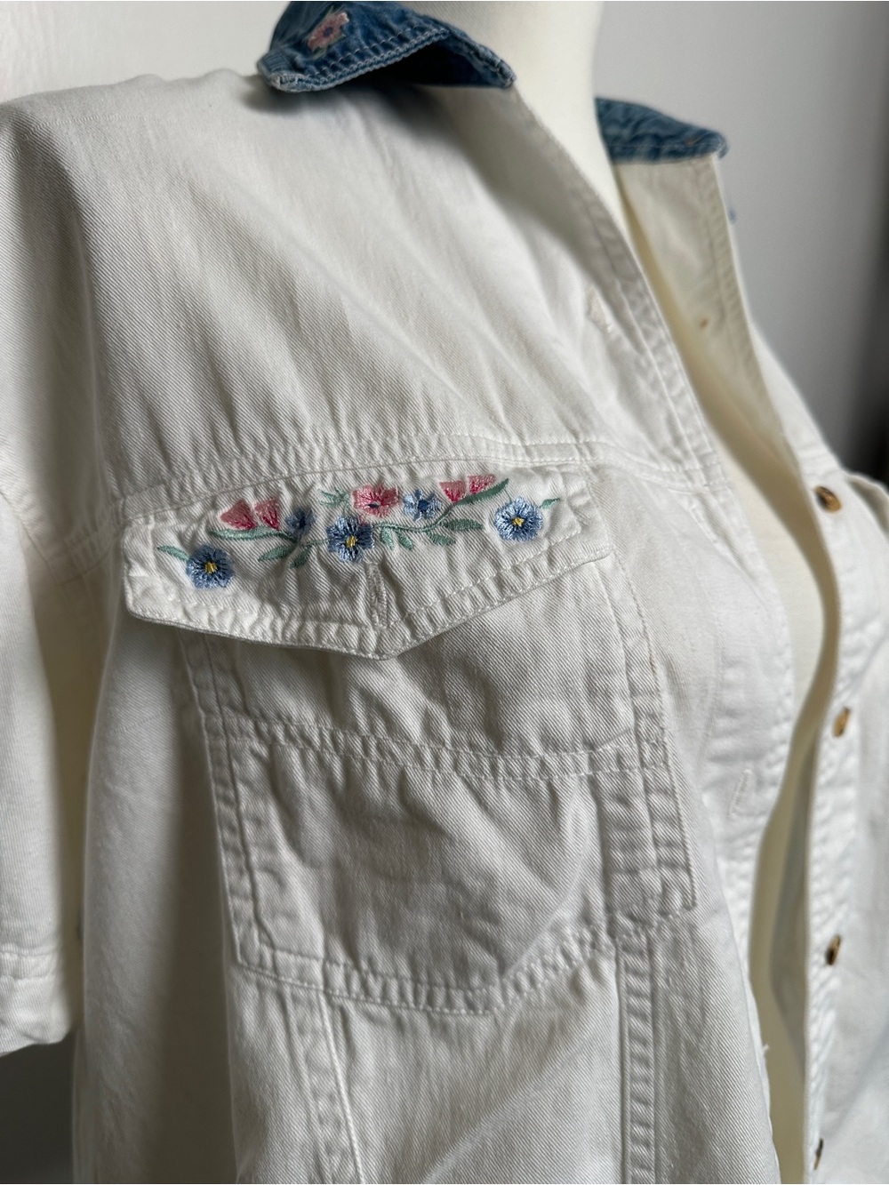 Vintage 100% Cotton Floral Emboridered Button Up Shirt - Picture 6 of 6